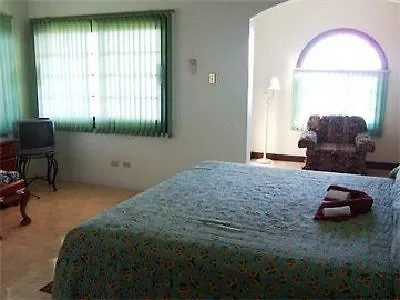Paradise Clarridge View Montego Bay 3*,  Jamaica