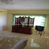 Paradise Clarridge View Montego Bay Hotel